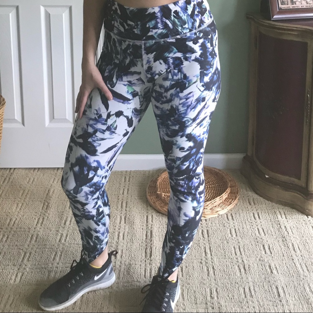 Fabletics Blue and White Leggings/Yoga Leggings